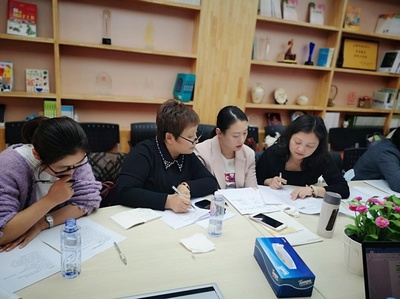 躍然圖上 攜手十余校舉辦幼小銜接家庭教育研討會(huì)，為家長提供專業(yè)咨詢服務(wù)